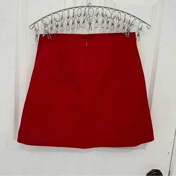 Red mini skirt - Picture 2 of 3